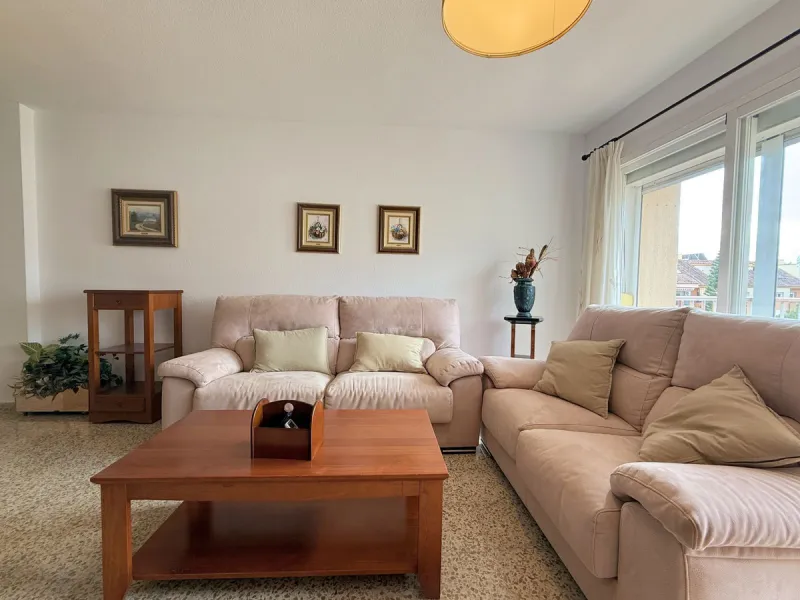 Apartment - Middle Floor Apartment в продаже в Manilva, Málaga. В доме 4 спален и 2 ванных комнат. Площадь дома 145 м²
