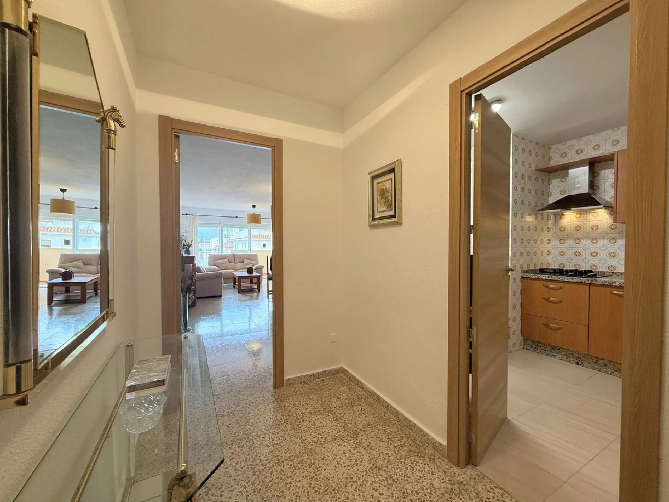 Apartment - Middle Floor Apartment в продаже в Manilva, Málaga. В доме 4 спален и 2 ванных комнат. Площадь дома 145 м²