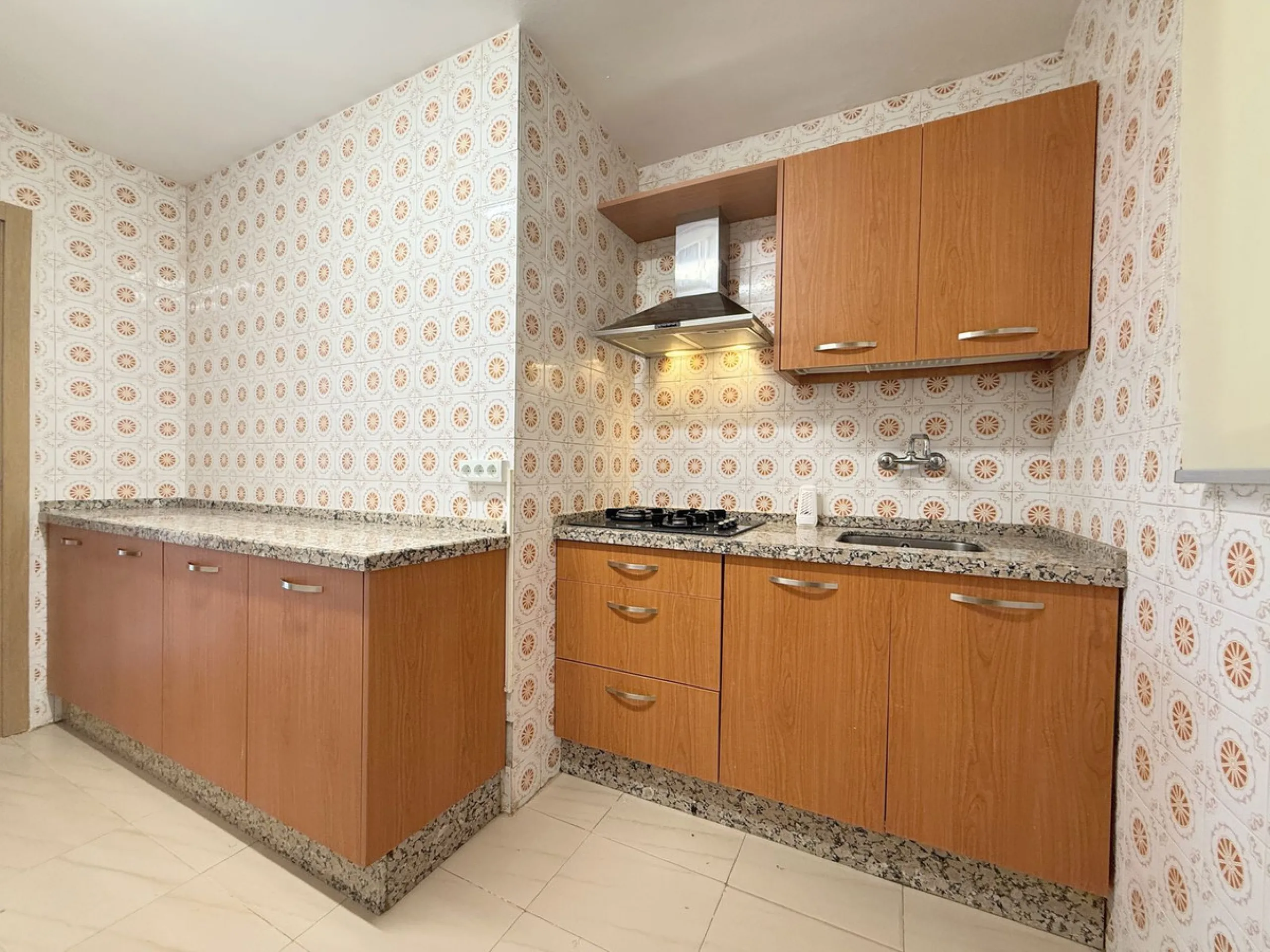 Apartment - Middle Floor Apartment в продаже в Manilva, Málaga. В доме 4 спален и 2 ванных комнат. Площадь дома 145 м²