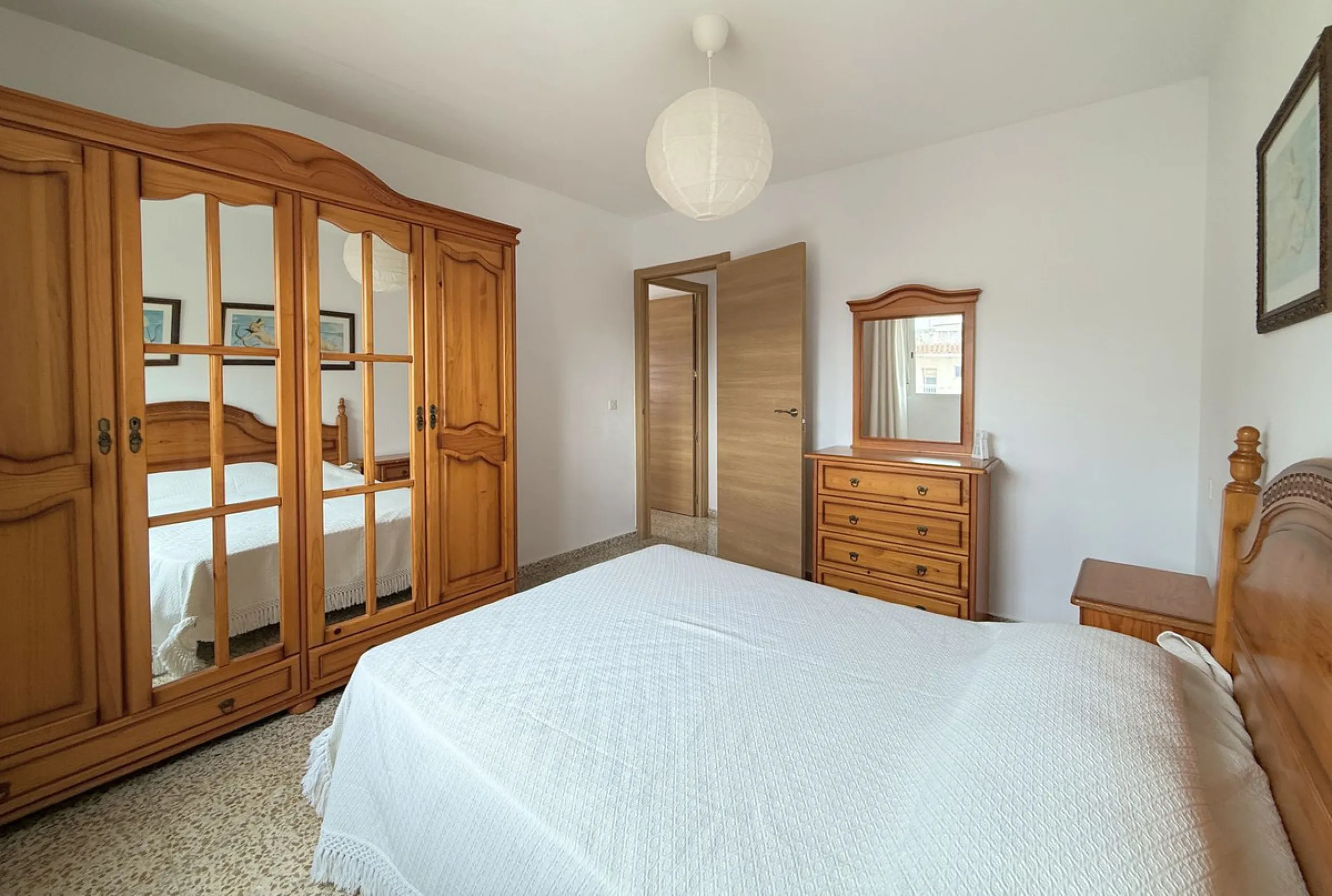 Apartment - Middle Floor Apartment в продаже в Manilva, Málaga. В доме 4 спален и 2 ванных комнат. Площадь дома 145 м²