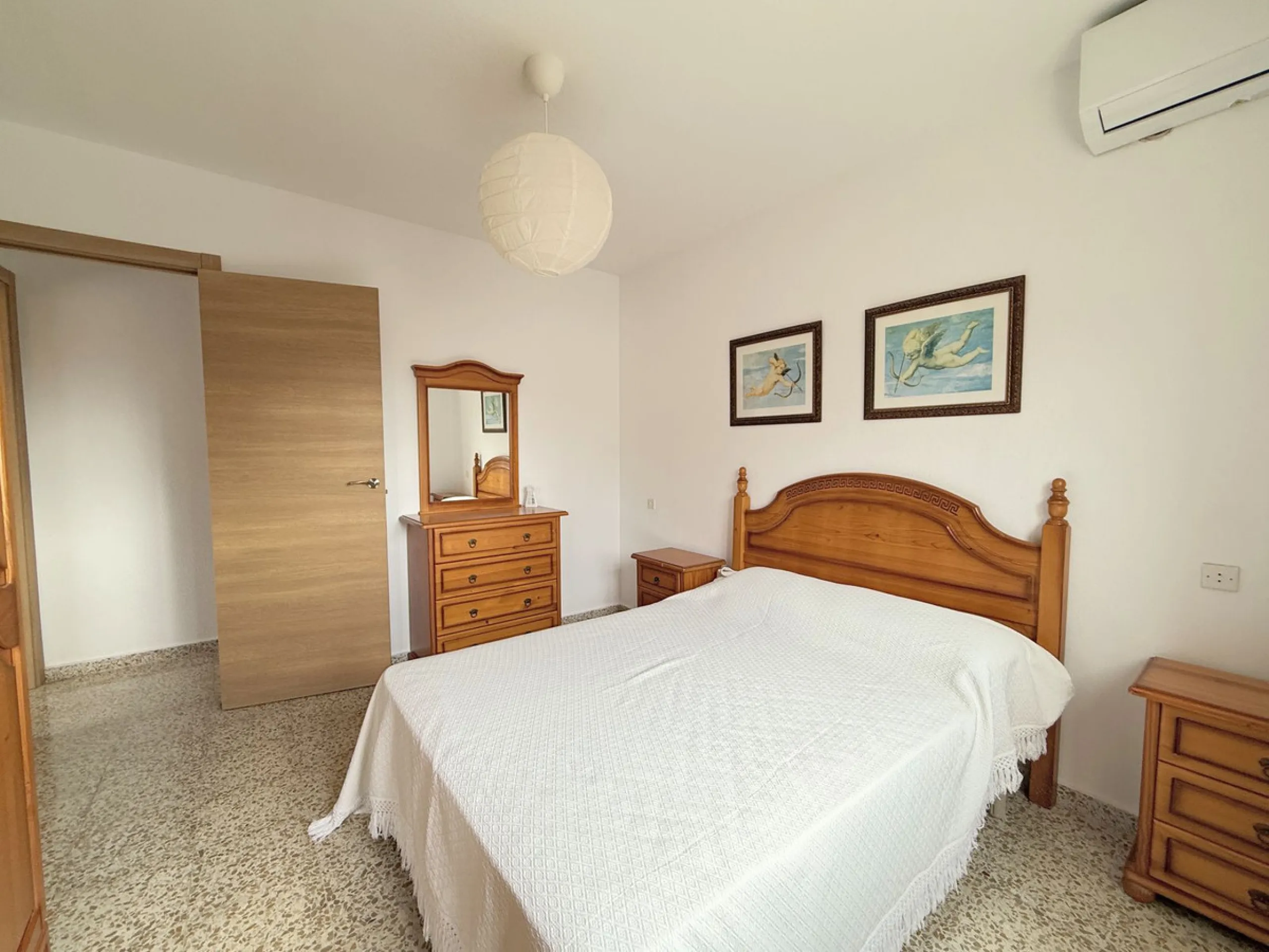 Apartment - Middle Floor Apartment в продаже в Manilva, Málaga. В доме 4 спален и 2 ванных комнат. Площадь дома 145 м²