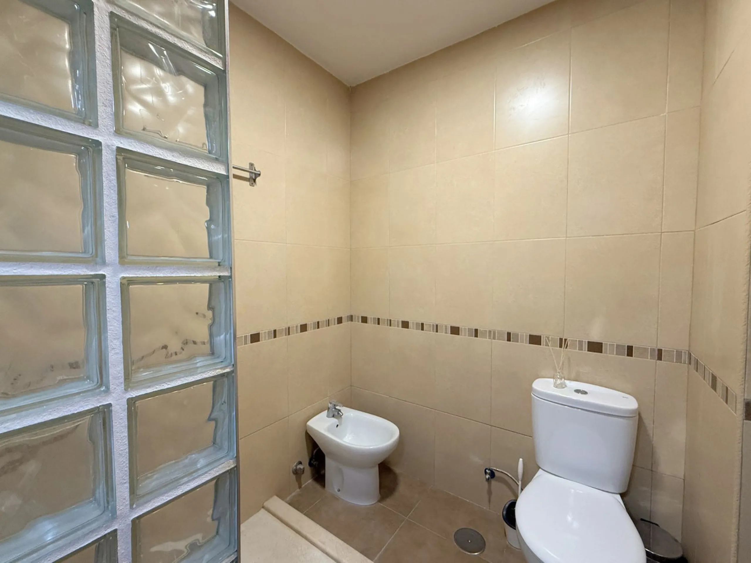 Apartment - Middle Floor Apartment в продаже в Manilva, Málaga. В доме 4 спален и 2 ванных комнат. Площадь дома 145 м²