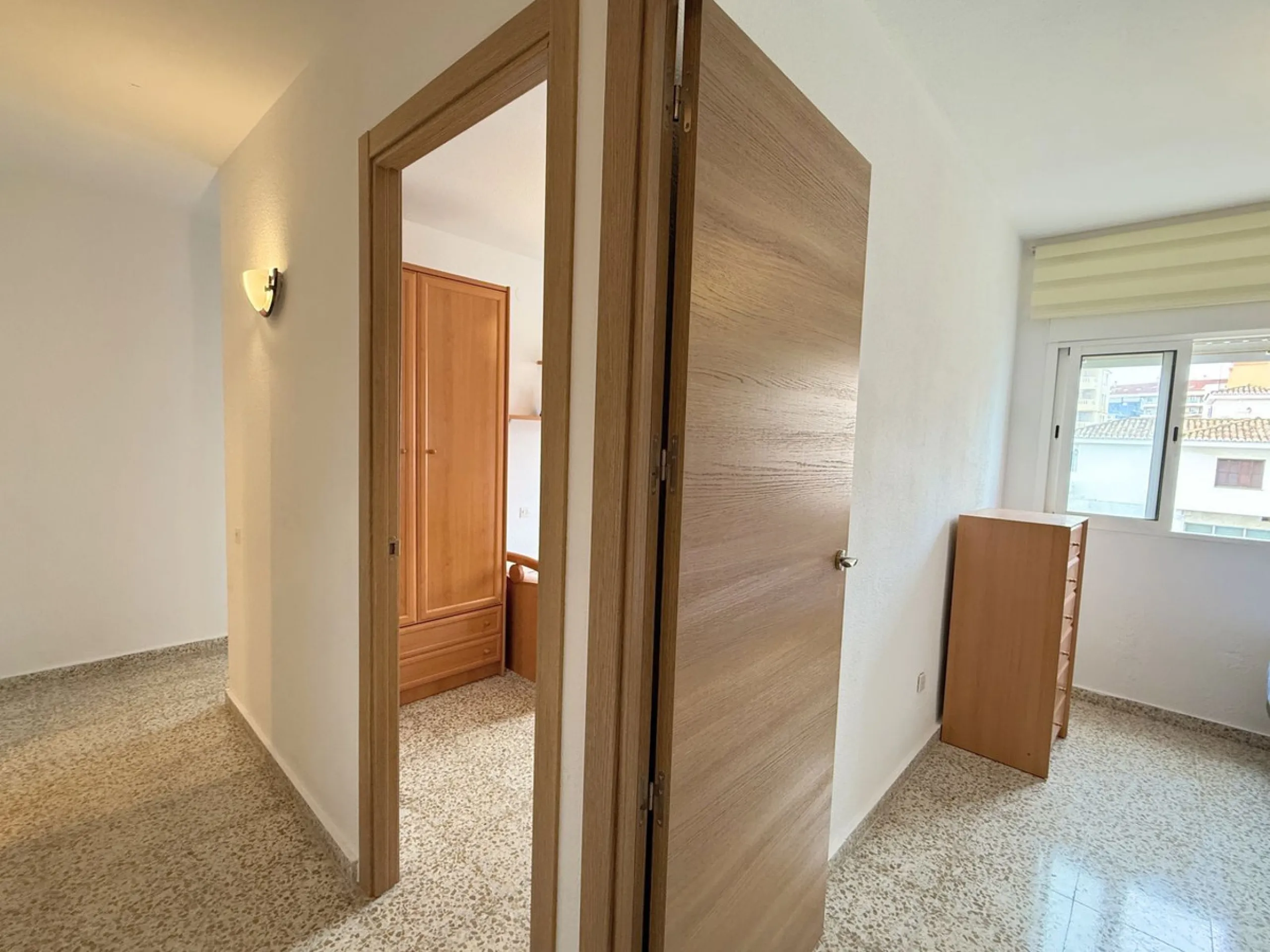 Apartment - Middle Floor Apartment в продаже в Manilva, Málaga. В доме 4 спален и 2 ванных комнат. Площадь дома 145 м²