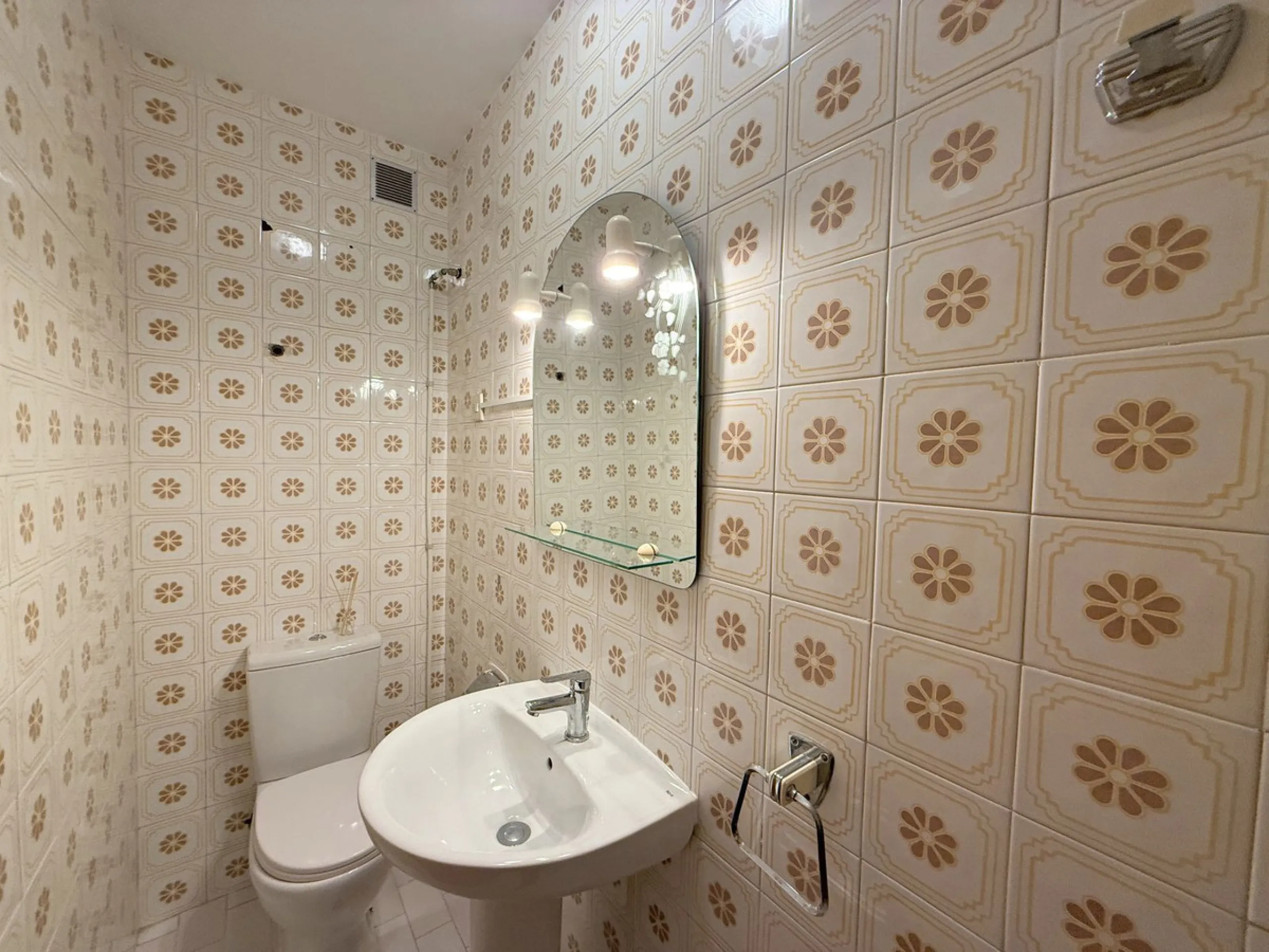 Apartment - Middle Floor Apartment в продаже в Manilva, Málaga. В доме 4 спален и 2 ванных комнат. Площадь дома 145 м²