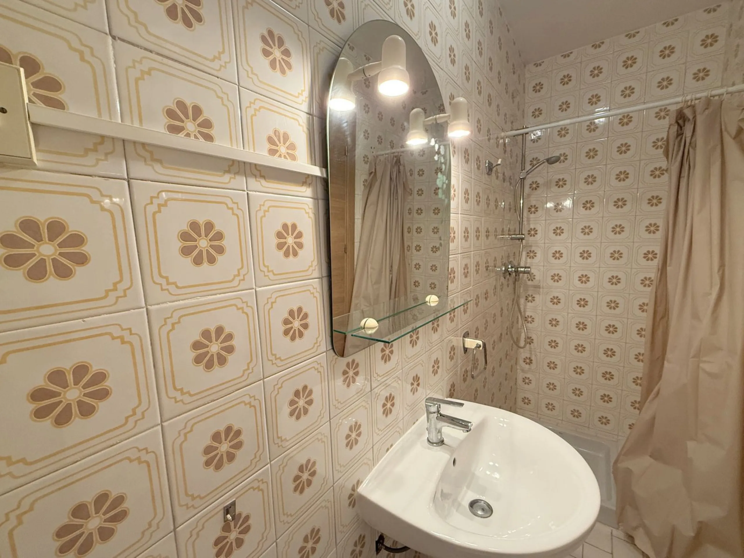 Apartment - Middle Floor Apartment в продаже в Manilva, Málaga. В доме 4 спален и 2 ванных комнат. Площадь дома 145 м²