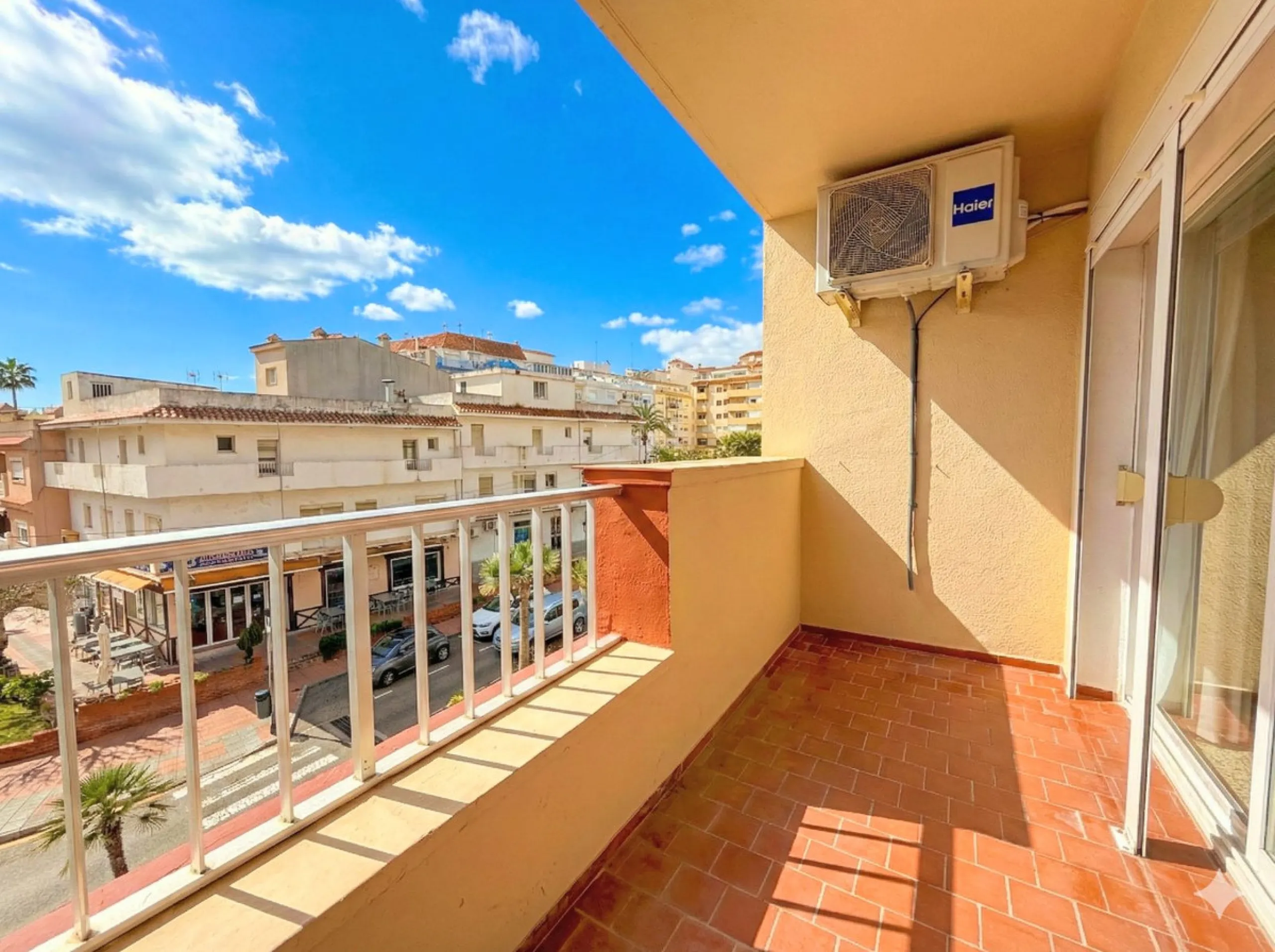 Apartment - Middle Floor Apartment в продаже в Manilva, Málaga. В доме 4 спален и 2 ванных комнат. Площадь дома 145 м²