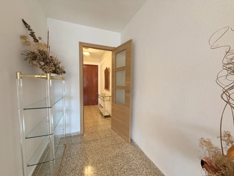 Apartment - Middle Floor Apartment в продаже в Manilva, Málaga. В доме 4 спален и 2 ванных комнат. Площадь дома 145 м²