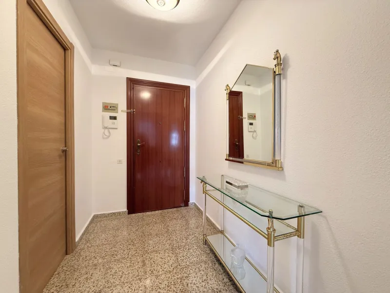 Apartment - Middle Floor Apartment в продаже в Manilva, Málaga. В доме 4 спален и 2 ванных комнат. Площадь дома 145 м²
