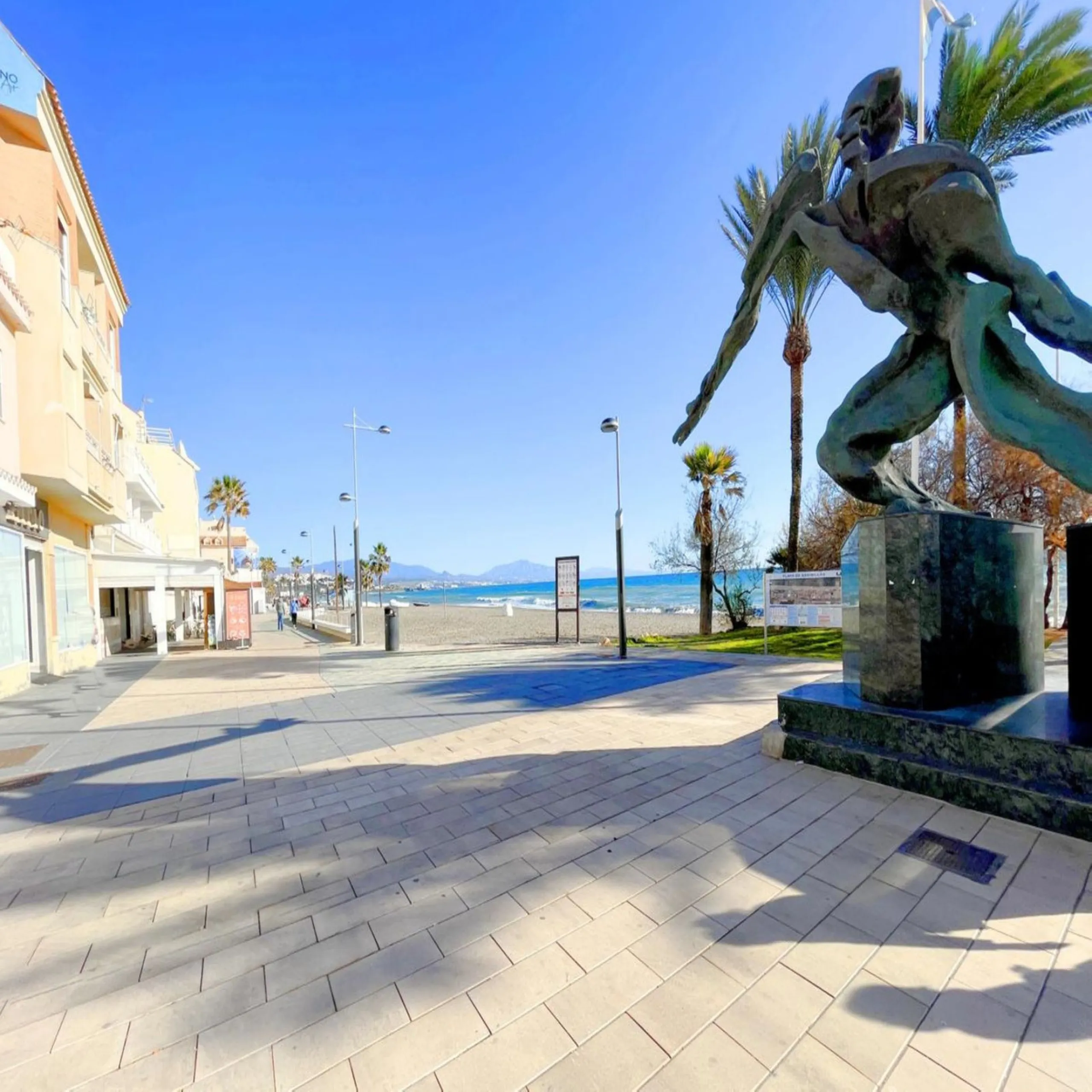 Apartment - Middle Floor Apartment в продаже в Manilva, Málaga. В доме 4 спален и 2 ванных комнат. Площадь дома 145 м²