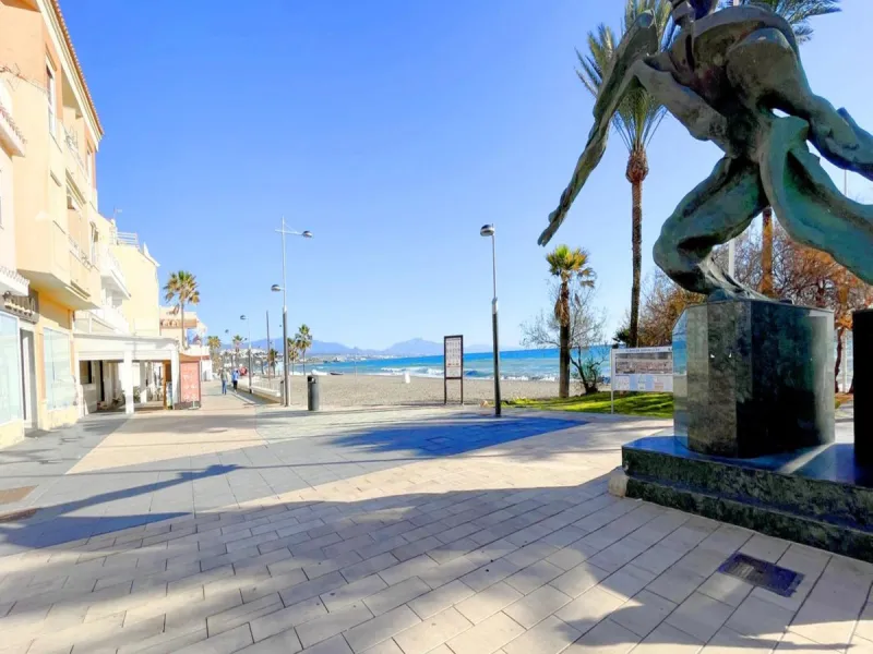 Apartment - Middle Floor Apartment в продаже в Manilva, Málaga. В доме 4 спален и 2 ванных комнат. Площадь дома 145 м²