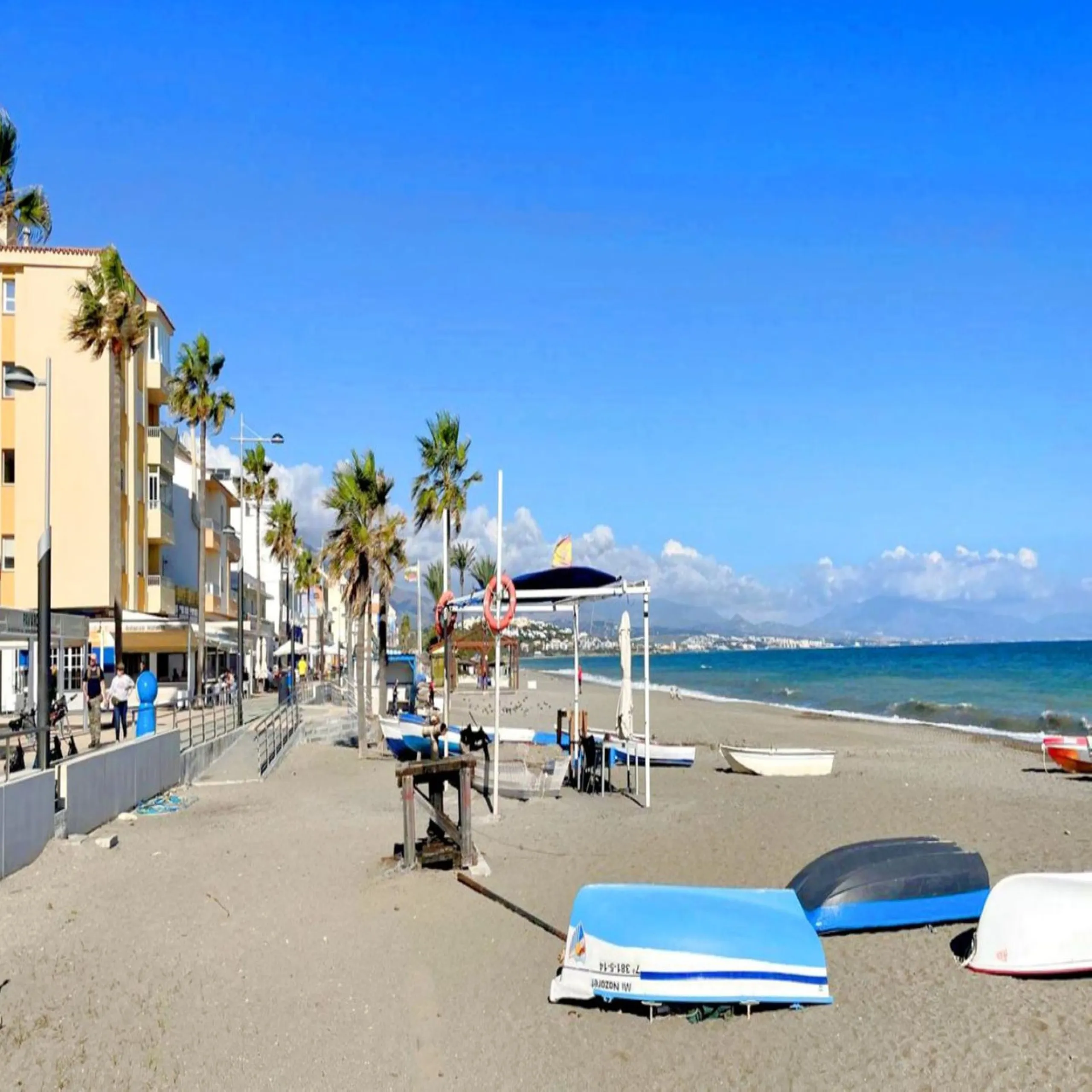 Apartment - Middle Floor Apartment в продаже в Manilva, Málaga. В доме 4 спален и 2 ванных комнат. Площадь дома 145 м²