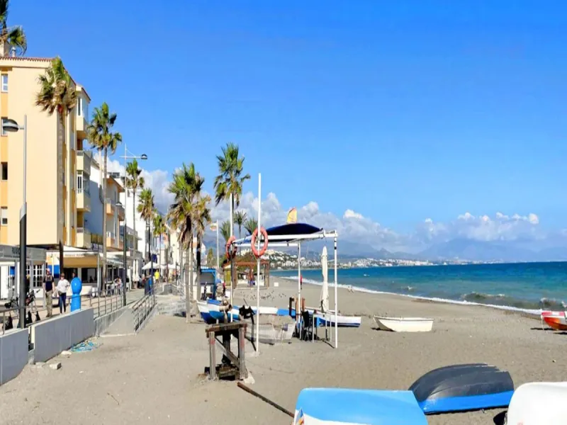 Apartment - Middle Floor Apartment в продаже в Manilva, Málaga. В доме 4 спален и 2 ванных комнат. Площадь дома 145 м²