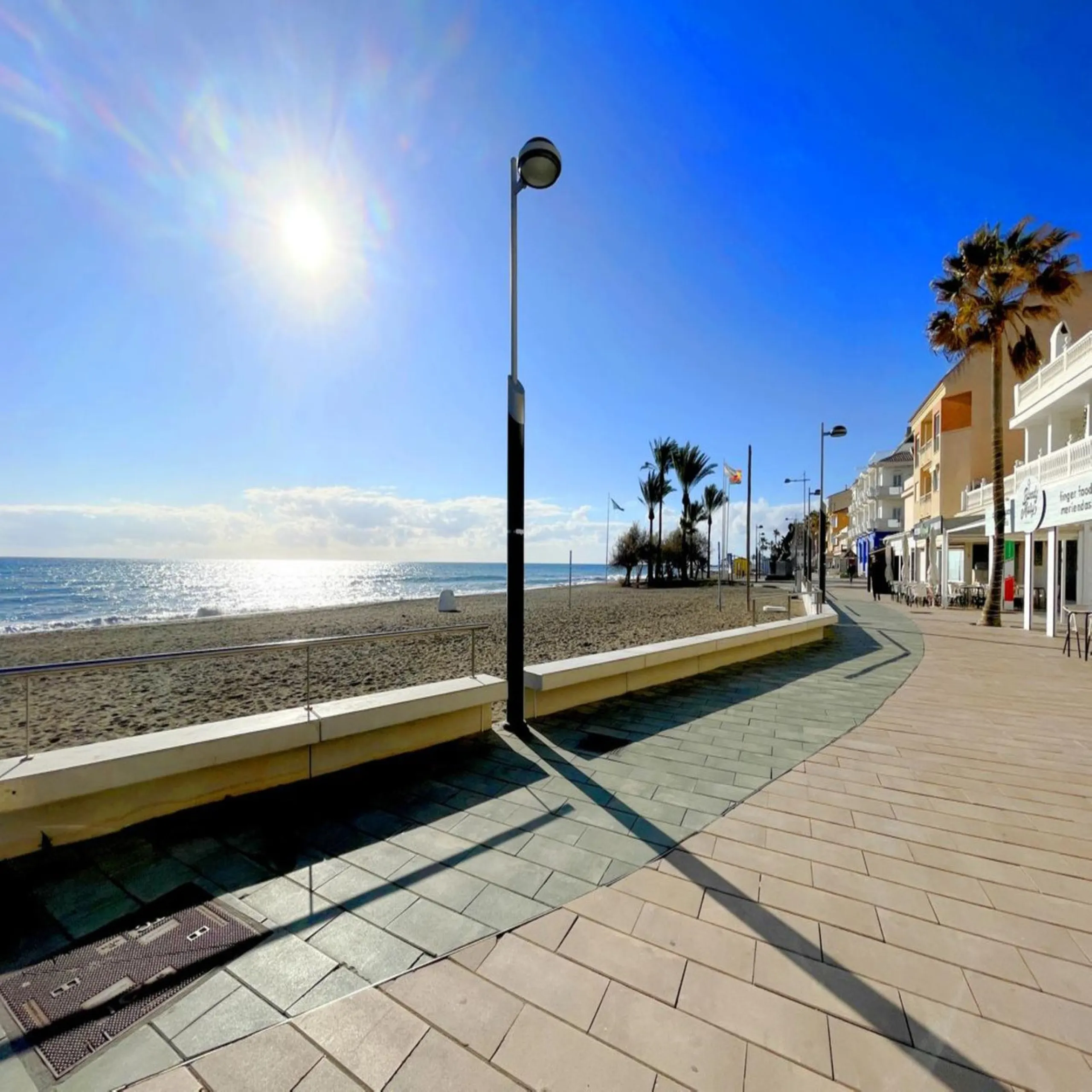 Apartment - Middle Floor Apartment в продаже в Manilva, Málaga. В доме 4 спален и 2 ванных комнат. Площадь дома 145 м²