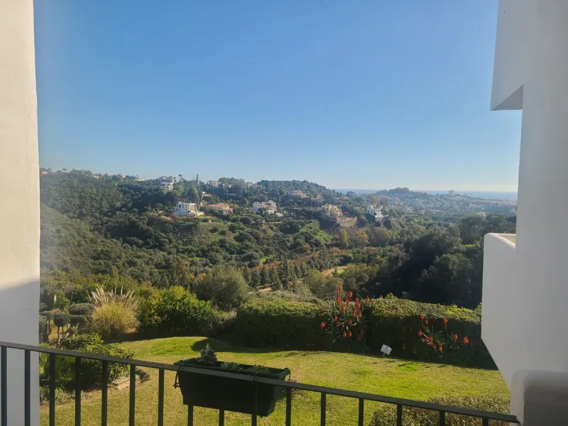 Middle Floor Apartment, La Quinta, Costa del Sol.