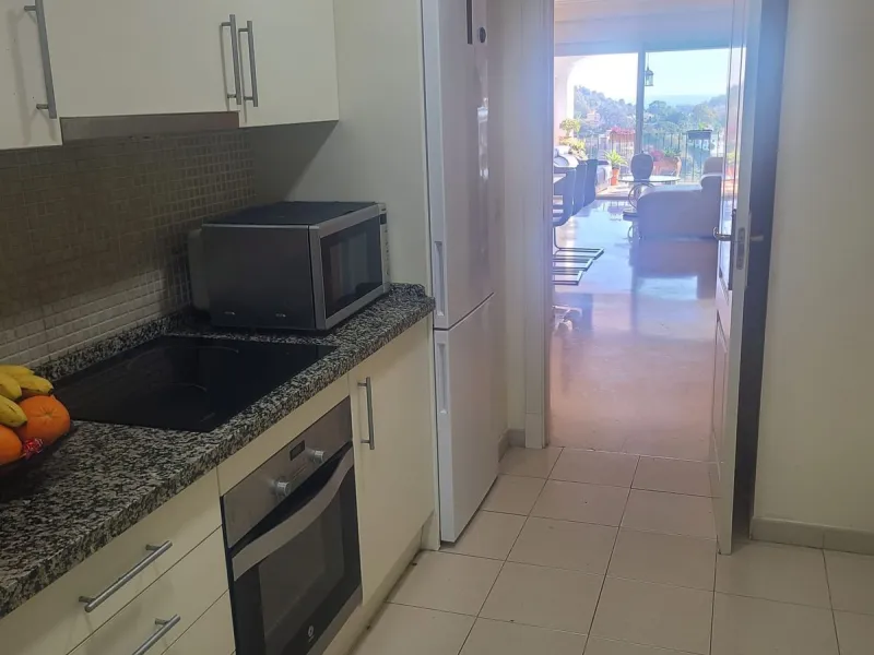 Middle Floor Apartment, La Quinta, Costa del Sol.