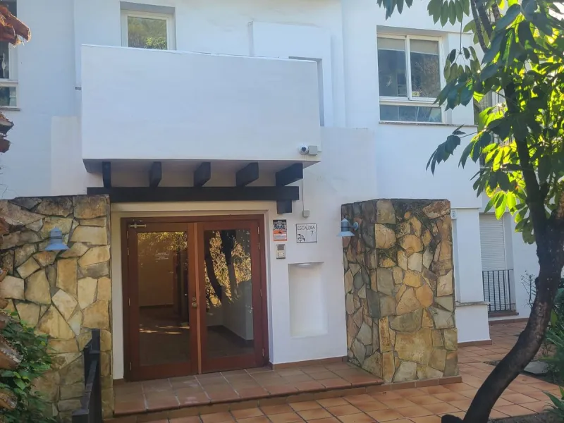 Middle Floor Apartment, La Quinta, Costa del Sol.