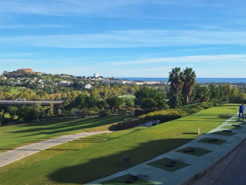 Middle Floor Apartment, La Quinta, Costa del Sol.