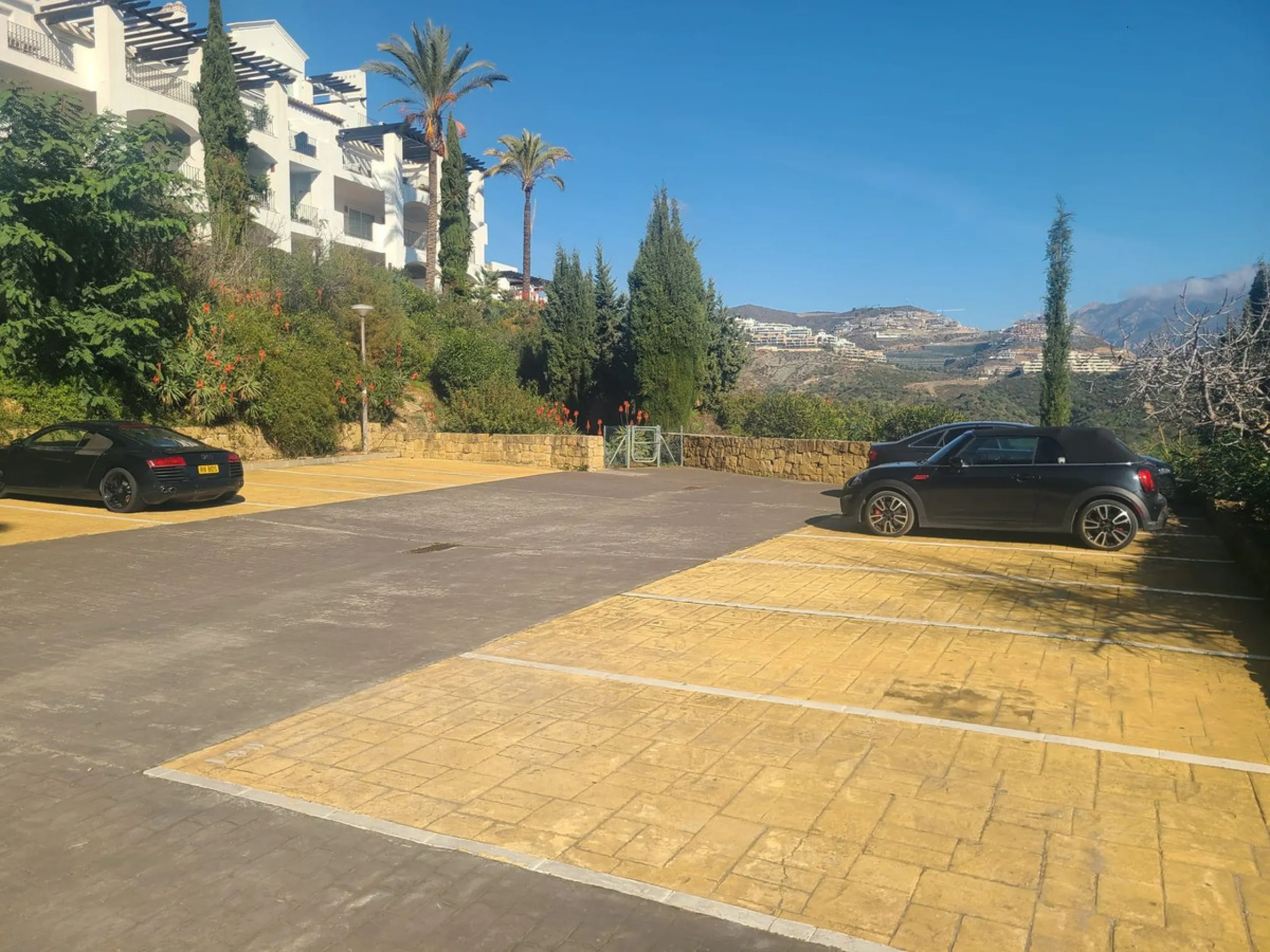 Middle Floor Apartment, La Quinta, Costa del Sol.