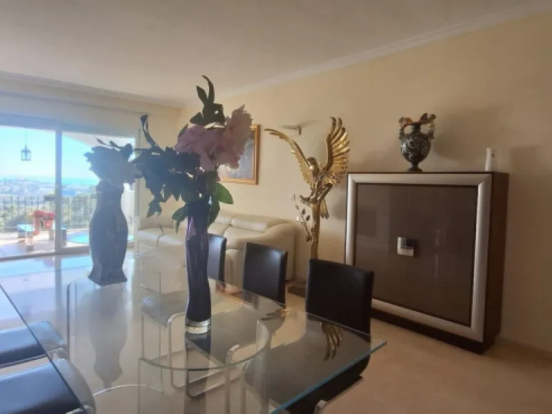 Middle Floor Apartment, La Quinta, Costa del Sol.