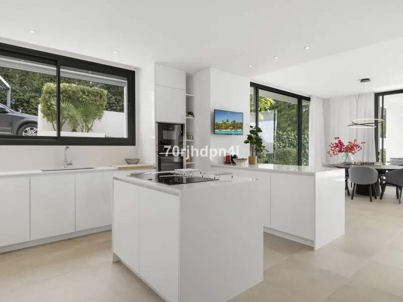 Spectacular Frontline Golf Villa in Cabopino (Marbella)