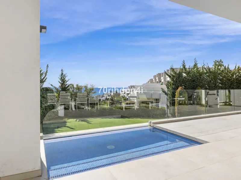 Spectacular Frontline Golf Villa in Cabopino (Marbella)