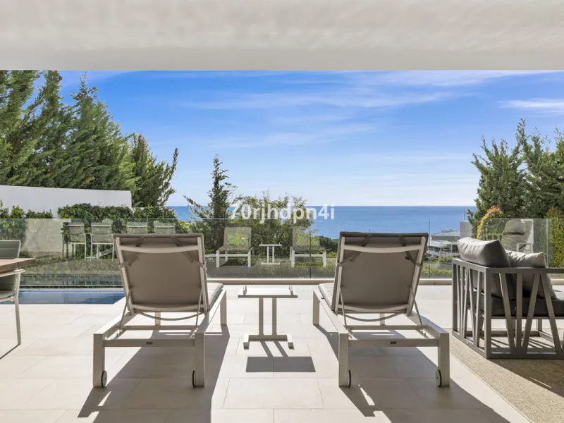 Spectacular Frontline Golf Villa in Cabopino (Marbella)