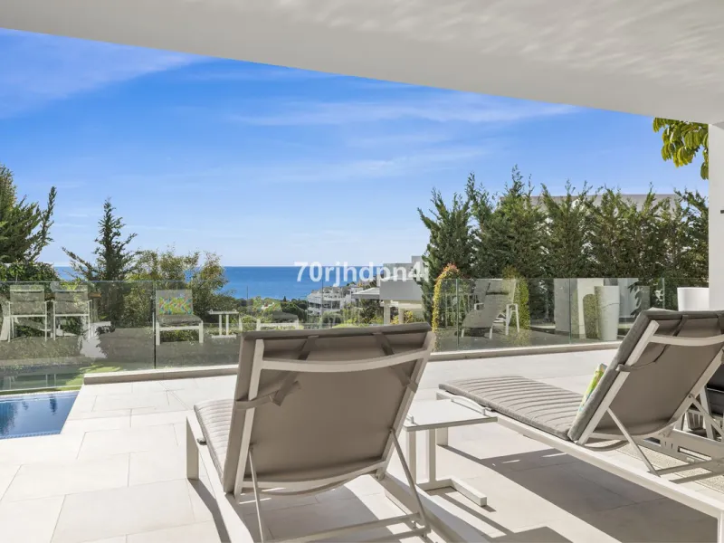 Spectacular Frontline Golf Villa in Cabopino (Marbella)