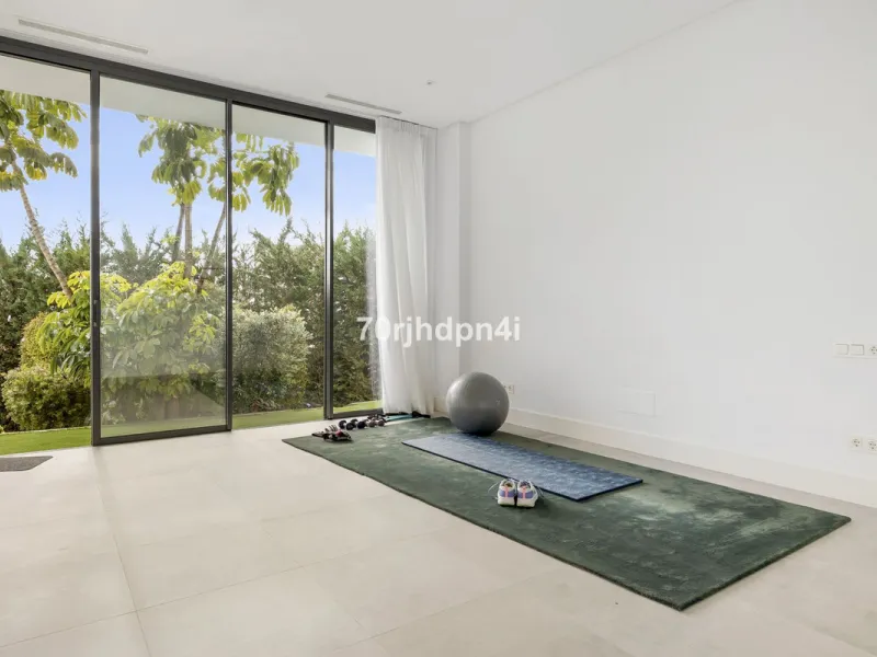 Spectacular Frontline Golf Villa in Cabopino (Marbella)