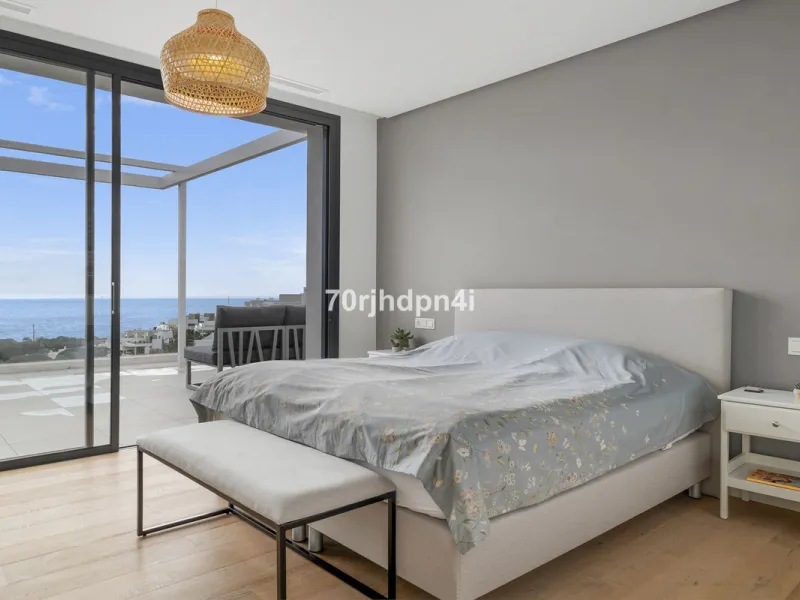 Spectacular Frontline Golf Villa in Cabopino (Marbella)