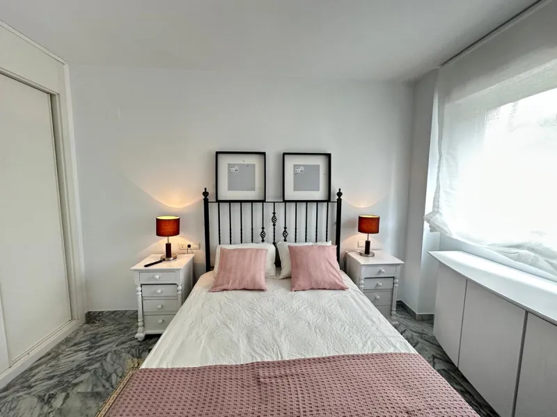 This recently renovated apartment is situated in the sought-after Lorcrisur complex, in San Pedro de Alcantara. Offering a prime beachside location, the property provides easy access to local amenities, the beach with restaurans and bars, transport links,