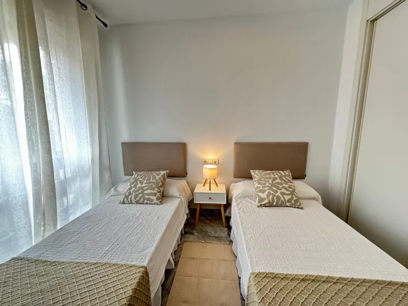This recently renovated apartment is situated in the sought-after Lorcrisur complex, in San Pedro de Alcantara. Offering a prime beachside location, the property provides easy access to local amenities, the beach with restaurans and bars, transport links,