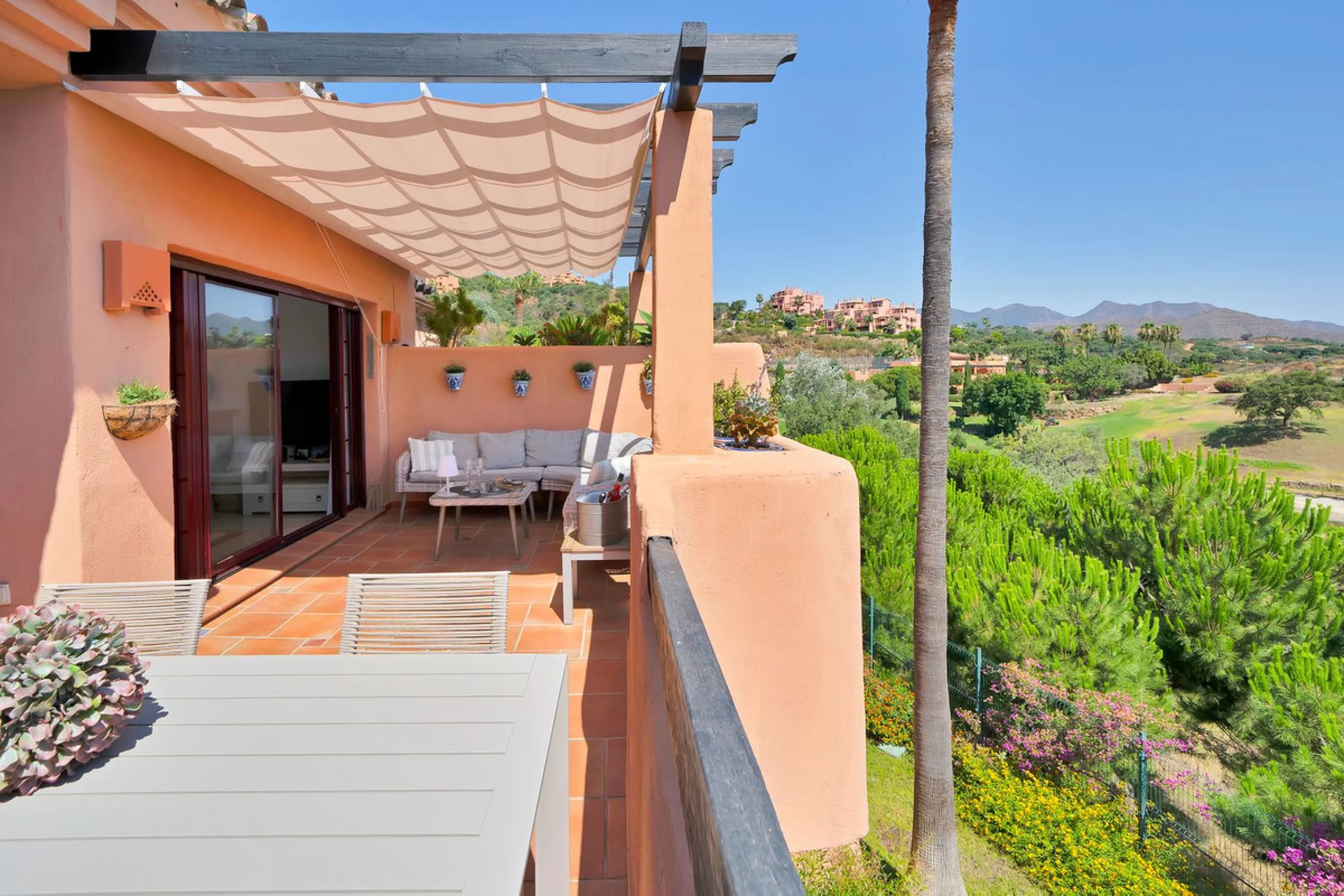 Apartment - Penthouse Duplex в продаже в Marbella, Málaga. В доме 3 спален и 2 ванных комнат. Площадь дома 169 м²