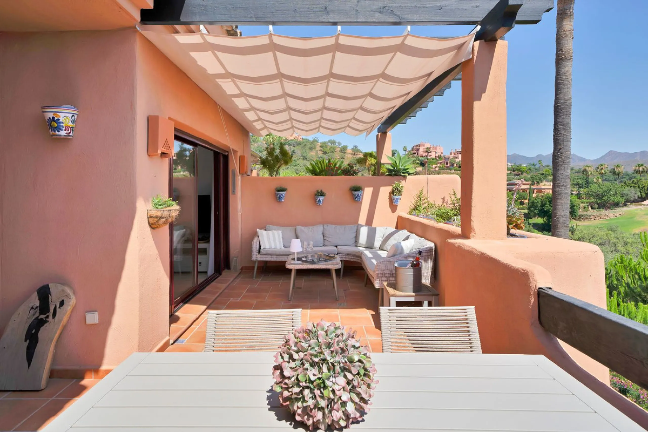 Apartment - Penthouse Duplex в продаже в Marbella, Málaga. В доме 3 спален и 2 ванных комнат. Площадь дома 169 м²