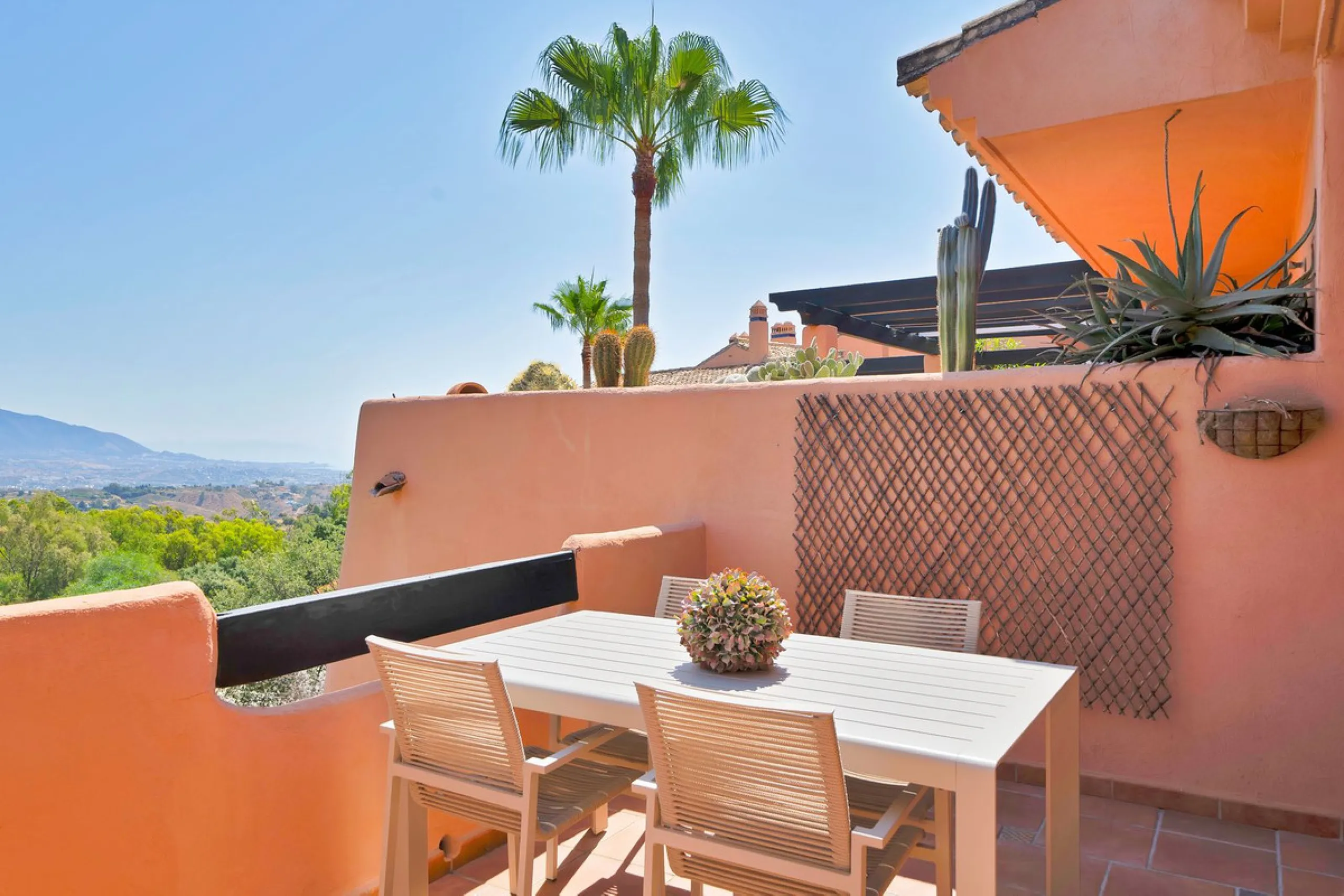 Apartment - Penthouse Duplex в продаже в Marbella, Málaga. В доме 3 спален и 2 ванных комнат. Площадь дома 169 м²