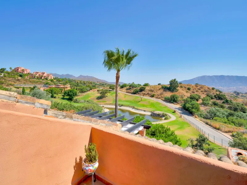 Apartment - Penthouse Duplex в продаже в Marbella, Málaga. В доме 3 спален и 2 ванных комнат. Площадь дома 169 м²