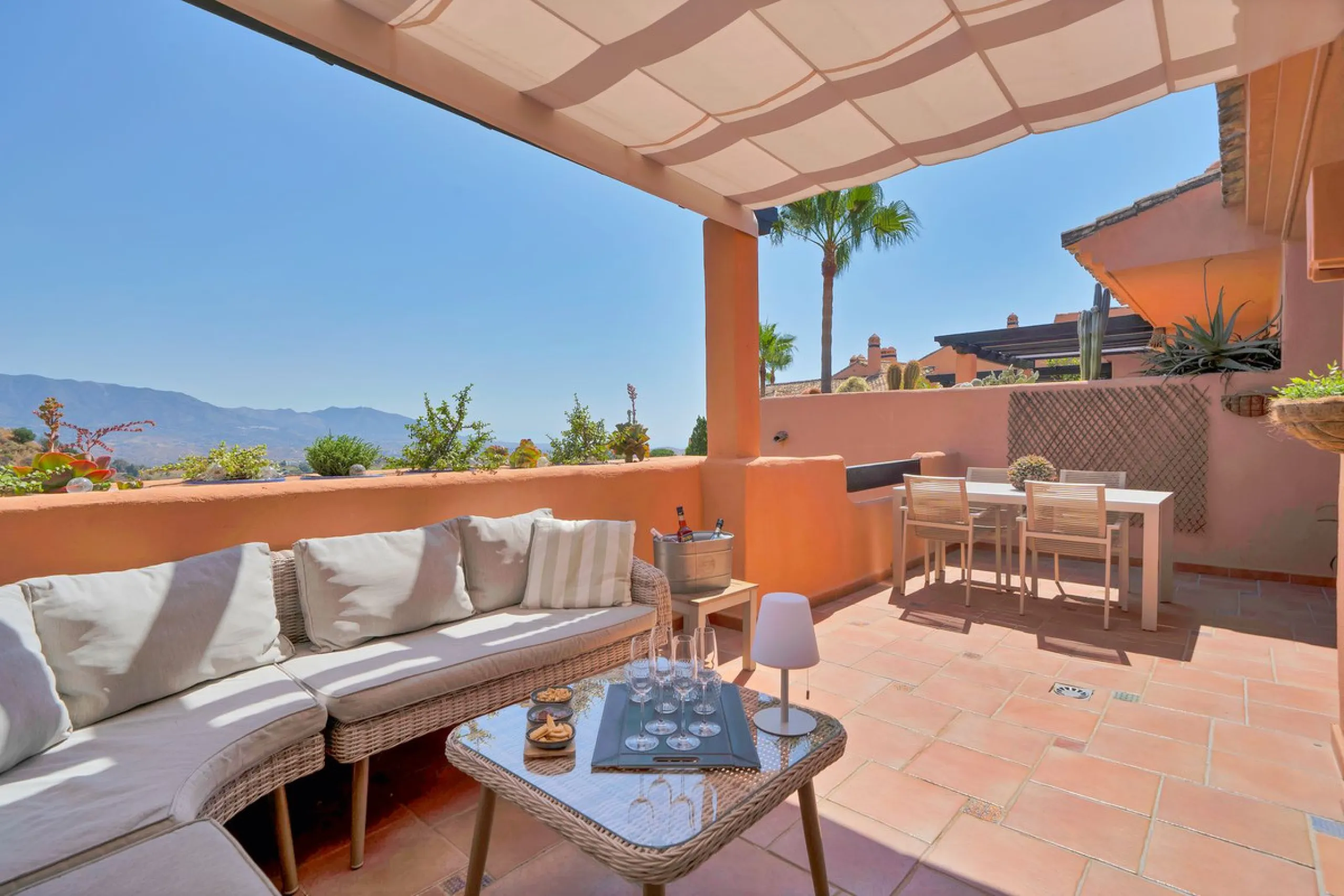 Apartment - Penthouse Duplex в продаже в Marbella, Málaga. В доме 3 спален и 2 ванных комнат. Площадь дома 169 м²