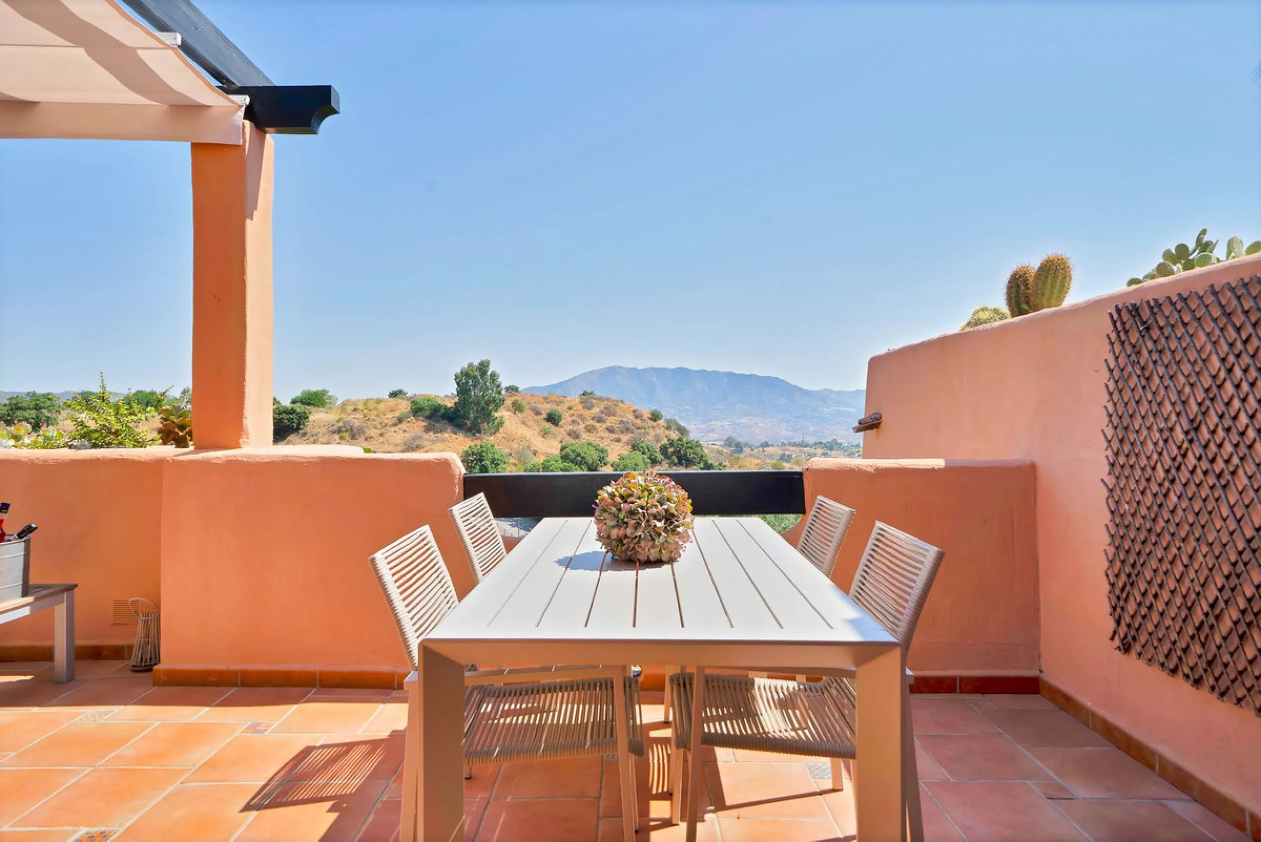 Apartment - Penthouse Duplex в продаже в Marbella, Málaga. В доме 3 спален и 2 ванных комнат. Площадь дома 169 м²