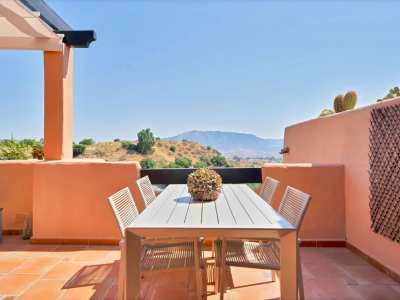 Apartment - Penthouse Duplex в продаже в Marbella, Málaga. В доме 3 спален и 2 ванных комнат. Площадь дома 169 м²