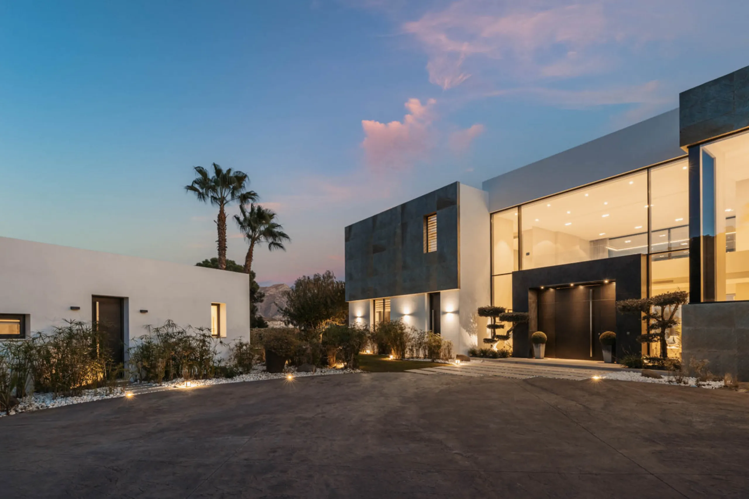Designed by a distinguished architect, this villa is spread over two levels with an impressive built area. It features five luxurious bedrooms, each with its ensuite bathroom, an additional guest toilet, and a guest apartment that matches the main villa's