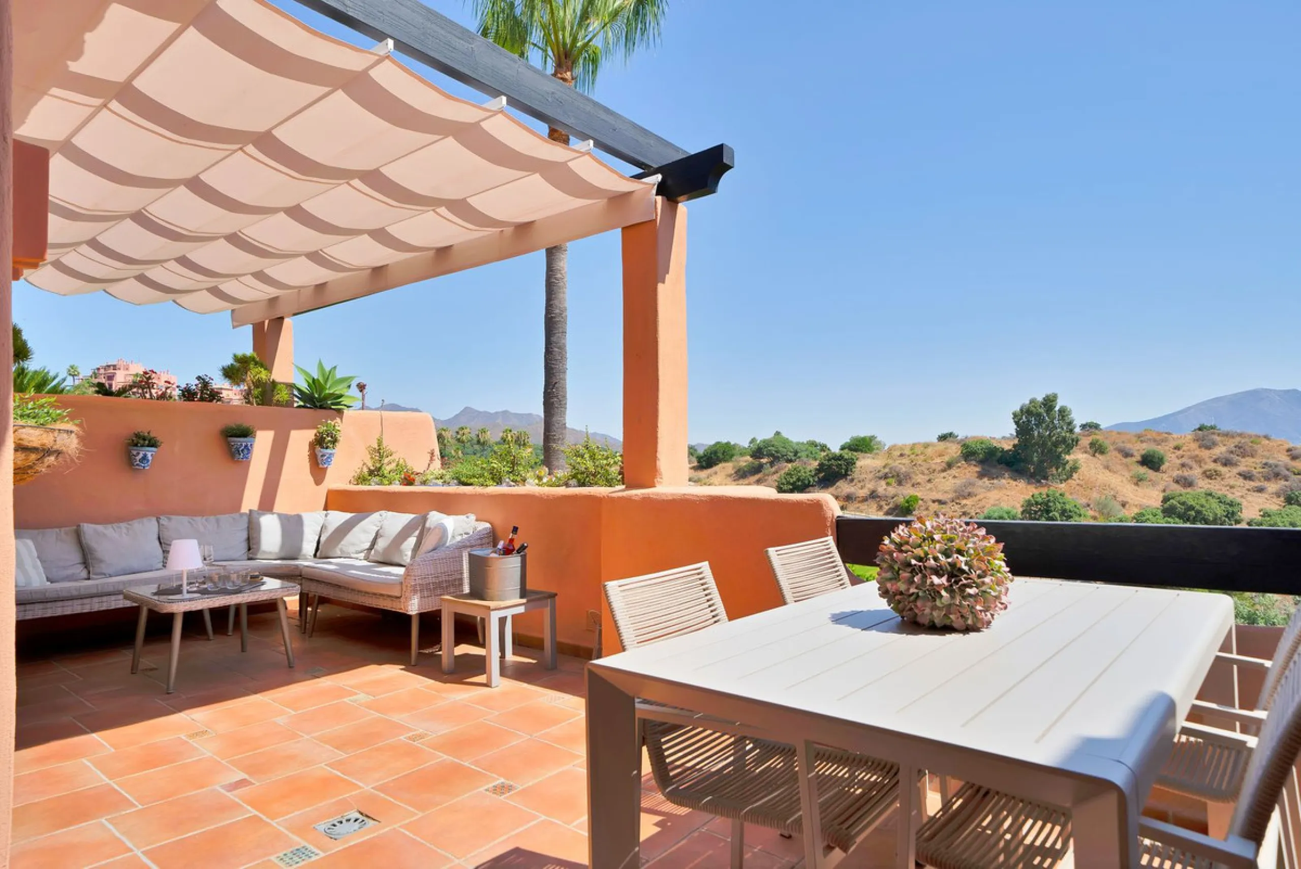 Apartment - Penthouse Duplex в продаже в Marbella, Málaga. В доме 3 спален и 2 ванных комнат. Площадь дома 169 м²