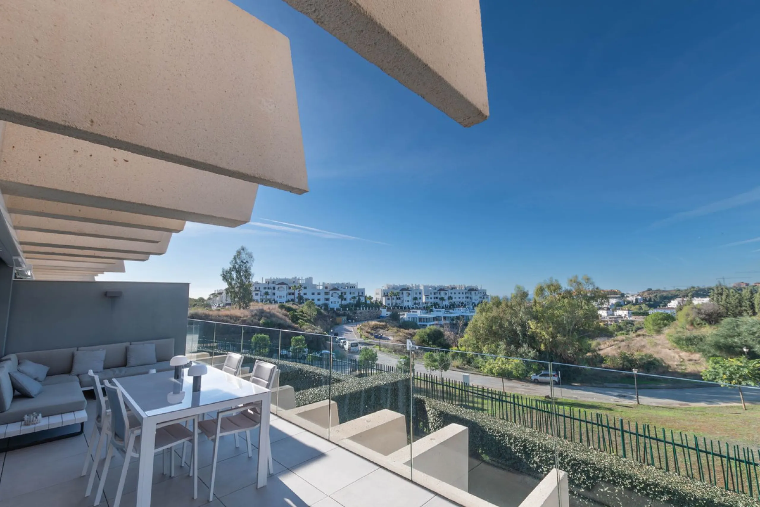 Apartment - Middle Floor Apartment в продаже в Estepona, Málaga. В доме 2 спален и 2 ванных комнат. Площадь дома 78 м²