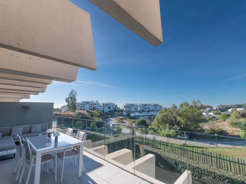 Apartment - Middle Floor Apartment в продаже в Estepona, Málaga. В доме 2 спален и 2 ванных комнат. Площадь дома 78 м²