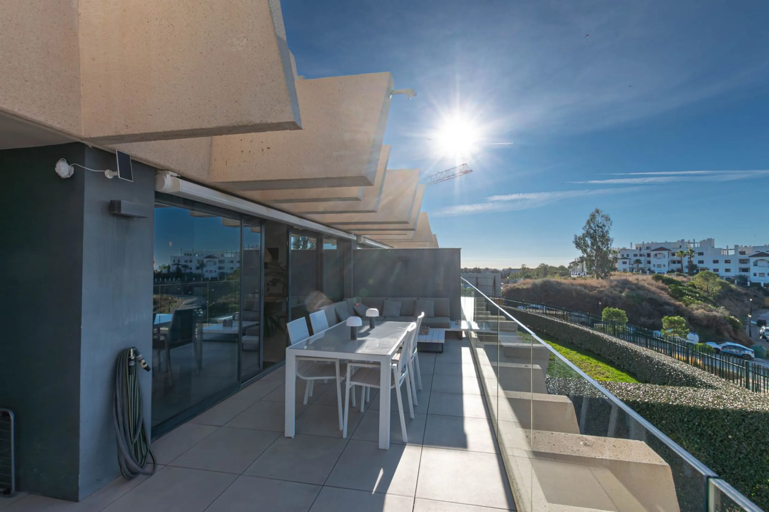 Apartment - Middle Floor Apartment в продаже в Estepona, Málaga. В доме 2 спален и 2 ванных комнат. Площадь дома 78 м²