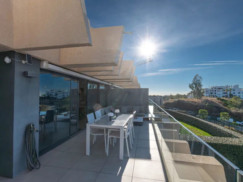 Apartment - Middle Floor Apartment в продаже в Estepona, Málaga. В доме 2 спален и 2 ванных комнат. Площадь дома 78 м²