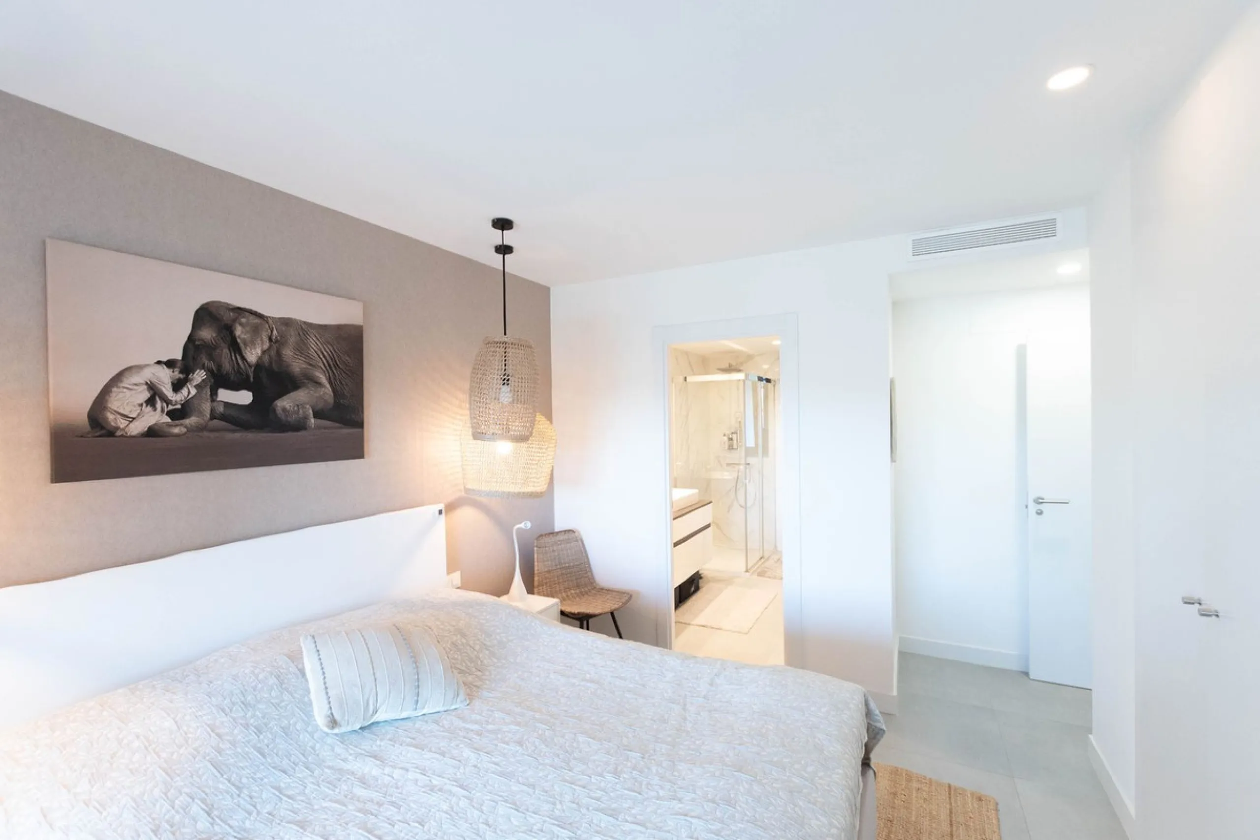 Apartment - Middle Floor Apartment в продаже в Estepona, Málaga. В доме 2 спален и 2 ванных комнат. Площадь дома 78 м²