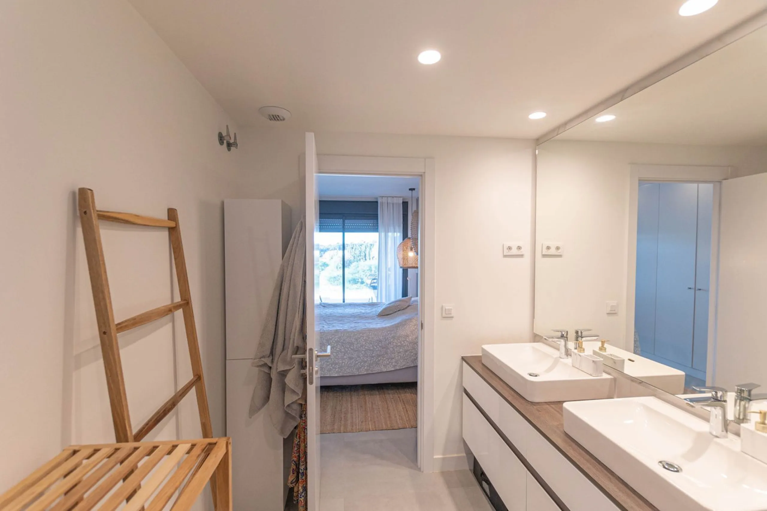 Apartment - Middle Floor Apartment в продаже в Estepona, Málaga. В доме 2 спален и 2 ванных комнат. Площадь дома 78 м²