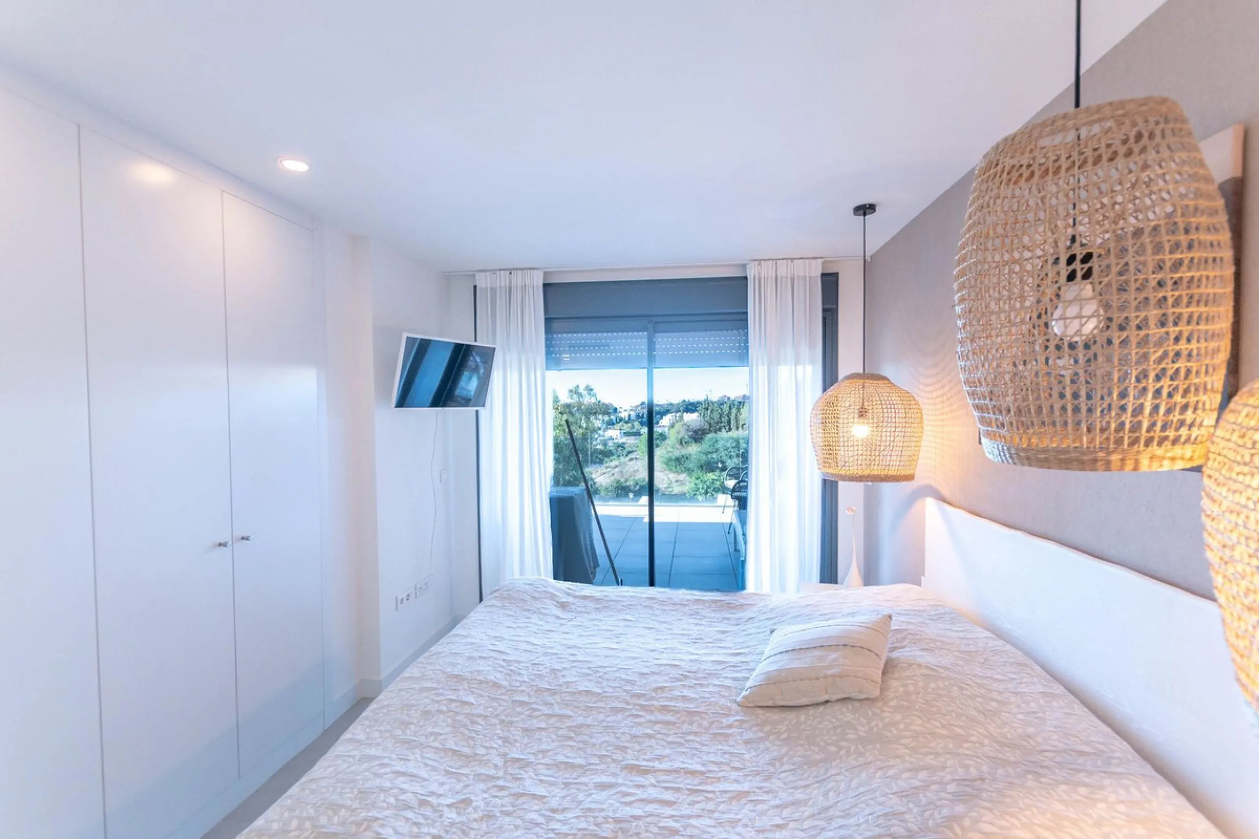 Apartment - Middle Floor Apartment в продаже в Estepona, Málaga. В доме 2 спален и 2 ванных комнат. Площадь дома 78 м²