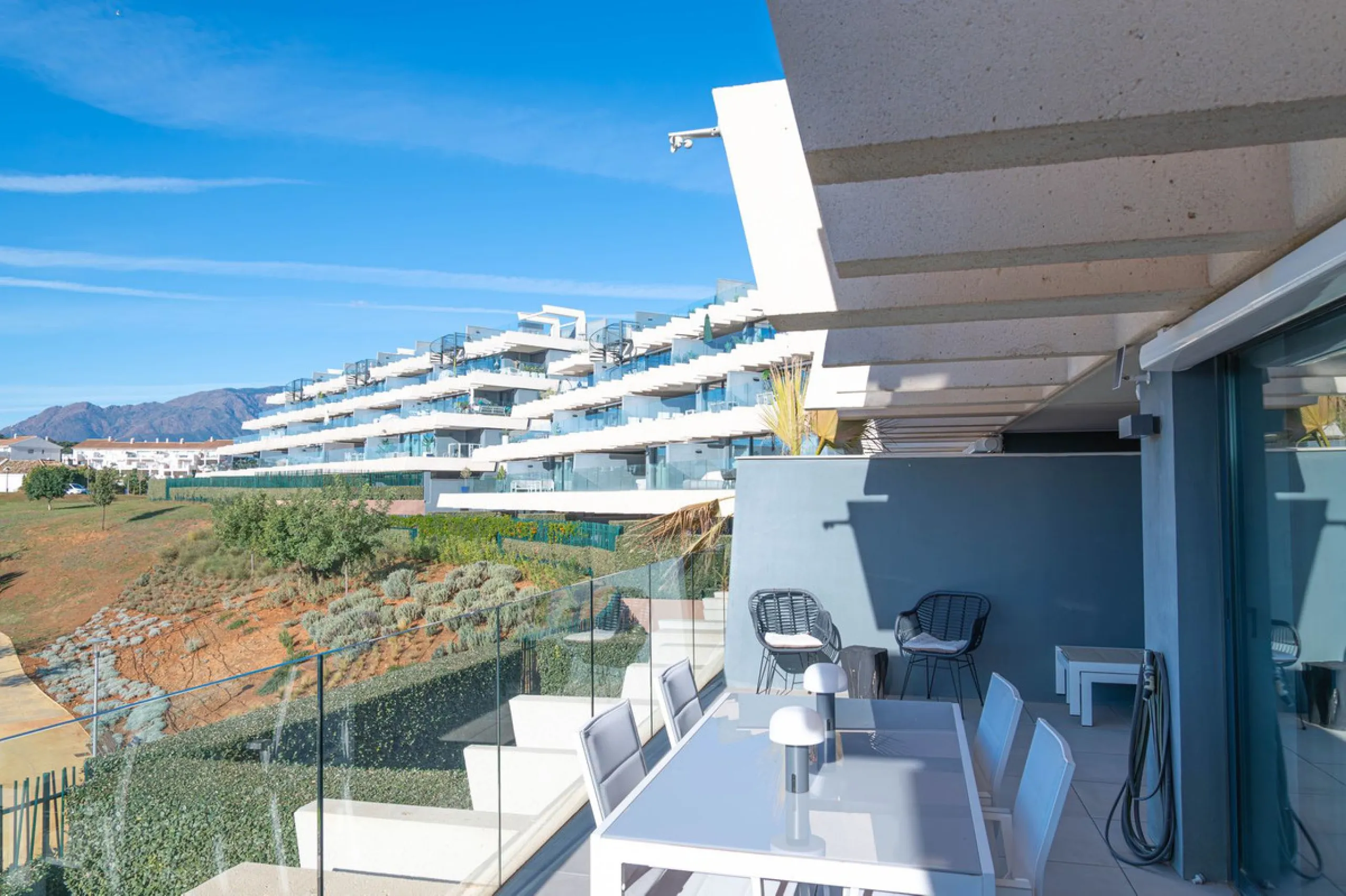 Apartment - Middle Floor Apartment в продаже в Estepona, Málaga. В доме 2 спален и 2 ванных комнат. Площадь дома 78 м²