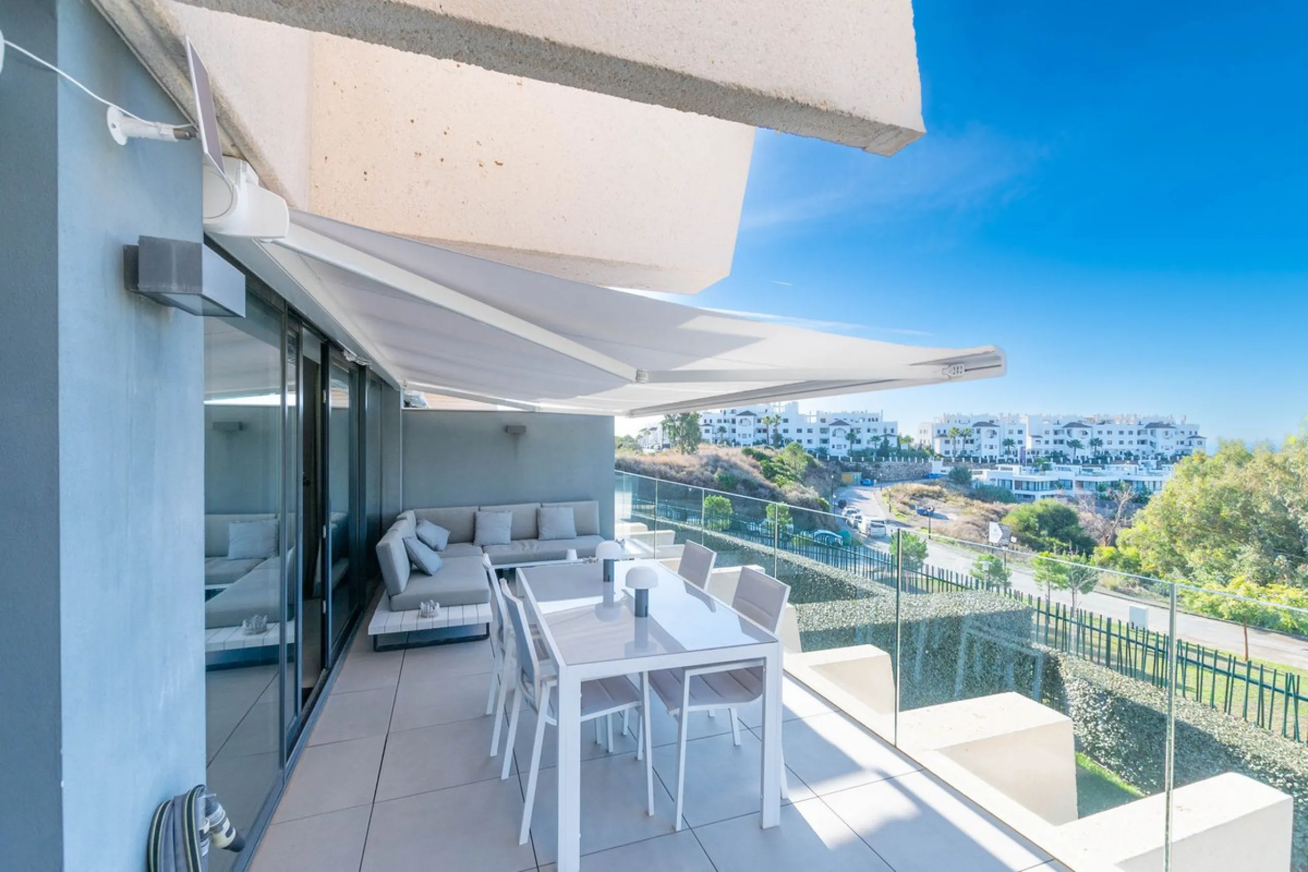 Apartment - Middle Floor Apartment в продаже в Estepona, Málaga. В доме 2 спален и 2 ванных комнат. Площадь дома 78 м²