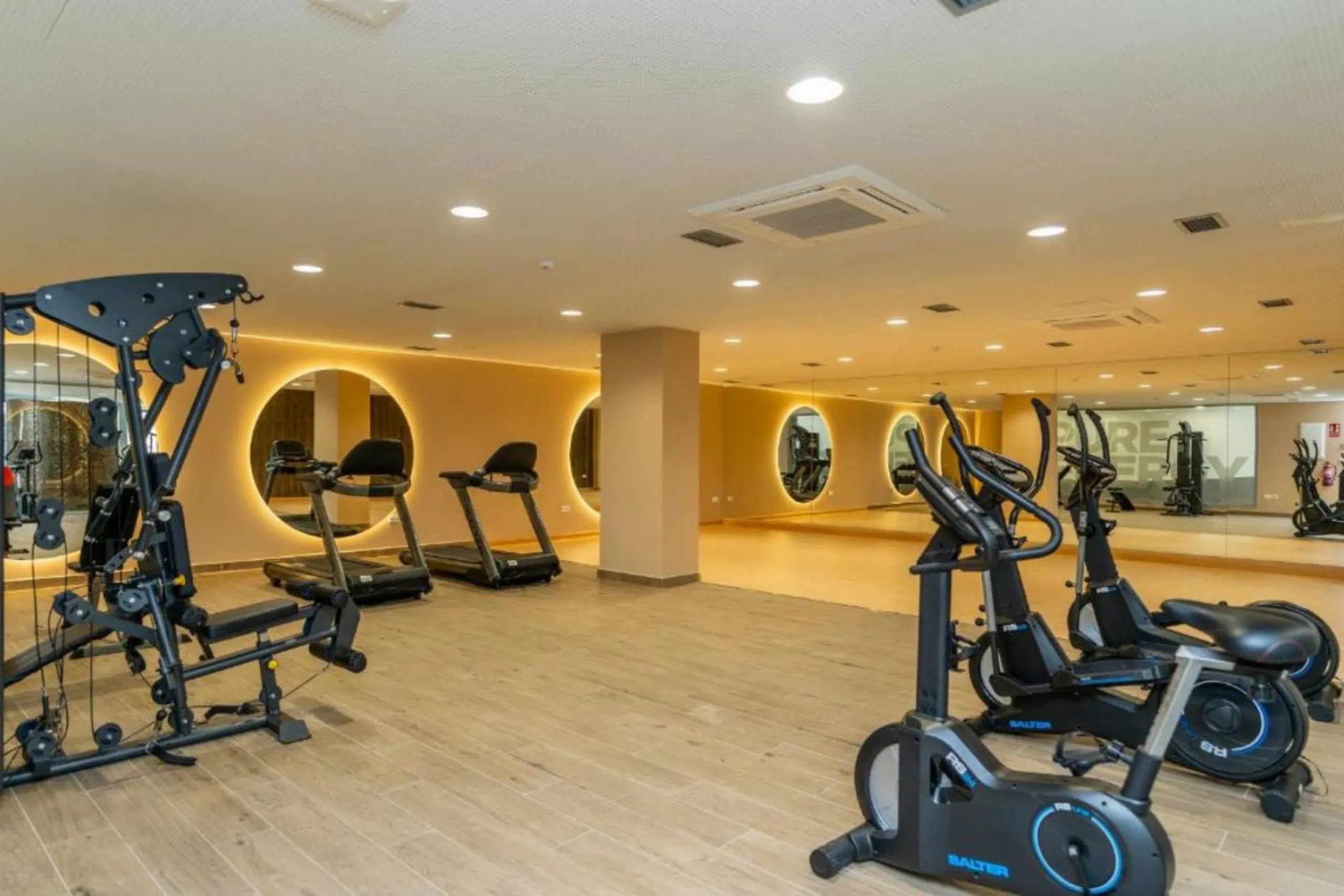 Apartment - Middle Floor Apartment в продаже в Estepona, Málaga. В доме 2 спален и 2 ванных комнат. Площадь дома 78 м²